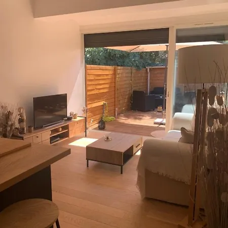 Maison Chaleureuse A 5 Mins Des Remparts Holiday home Aigues-Mortes