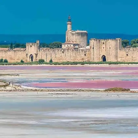 Maison Chaleureuse A 5 Mins Des Remparts Holiday home Aigues-Mortes