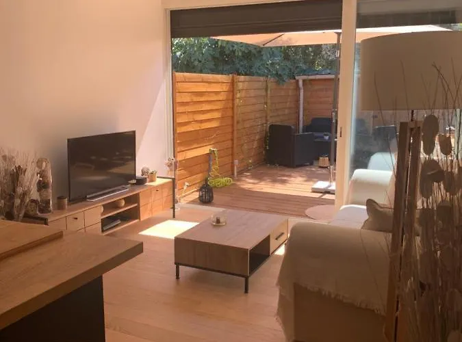 Maison Chaleureuse à 5 Mins Des Remparts Hébergement de vacances Aigues-Mortes