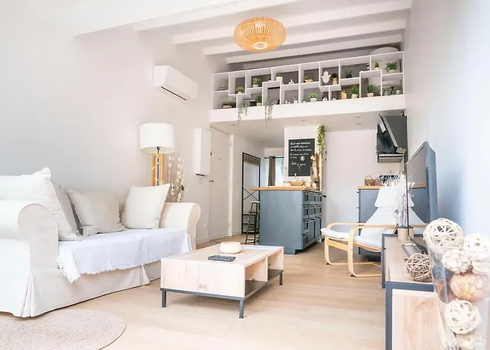 Hébergement de vacances Maison Chaleureuse à 5 Mins Des Remparts Aigues-Mortes