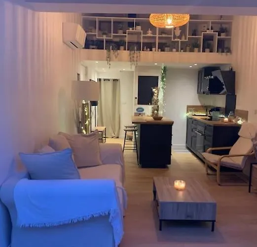 Maison Chaleureuse à 5 Mins Des Remparts Hébergement de vacances *